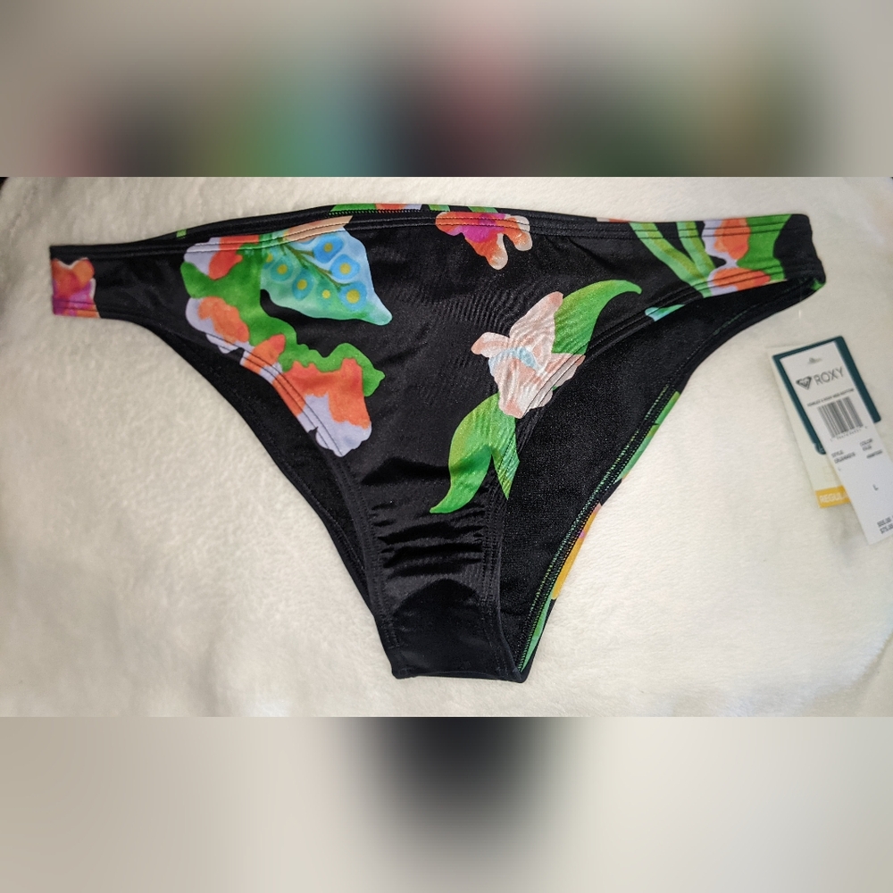 First offer gets em 🤑🤑🤑Roxy, Cynthia Rowley bottom bikini.